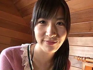 Pamper Impressionnant en collants Marina Yamasaki est fière de ses seins