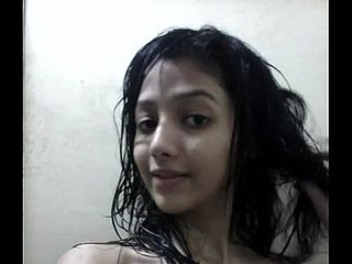 fille indienne Handsomeness indienne avec salle de bain belle seins selfie - Wowmoyback
