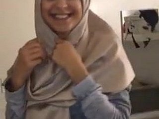 Hot Paki Hijab Gadis
