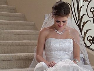 Извращенный невесты Jenni Lee получает ее киска трахал красивый фотограф Johnny Sins