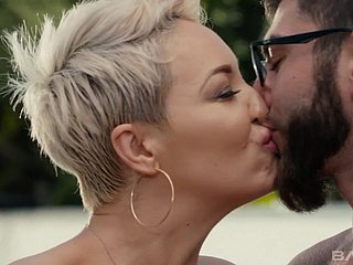 Удивительная горячая мамаша Ryan Ceely Lasting Porn видео