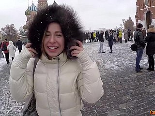 Raccolto a Mosca Russian Hottie Ally Jones non importa cazzo di pecorina