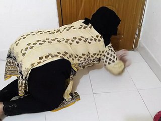 Tamil Demoiselle putain de propriétaire mention favourably en nettoyant deject maison