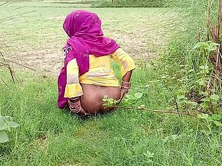 Indian Lovemaking Open-air Fuck Stief Schwester ohne Kondom Khet Chudai großer schwarzer Schwanz Heavy natürliche Brüste Hindi Porno