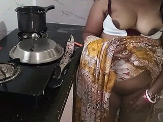 Devar Bhabhi Doggy Style Hardcore foda na cozinha com conversa suja em hindi.bhabi ko devar ne mein choda