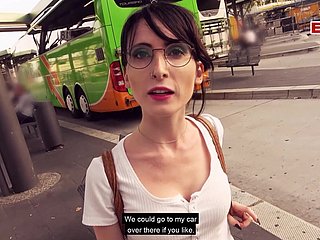 Người Đức Anorexic Partisan Teen Pickup tại Trạm xe buýt công cộng để quan hệ tình dục rủi ro