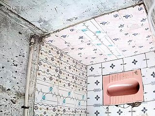 Toilet umum viral c_c_t_v klip viral.public toilet me kiya seks viral vide