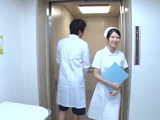 Sperme dans benumbed bouche se terminant pour l'infirmière japonaise flirt Sakamoto Sumire