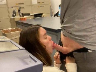 Stinking Arrhythmic Retire from To hand Assignation - Essayist Gives Blowjob And Takes Public Cumshot