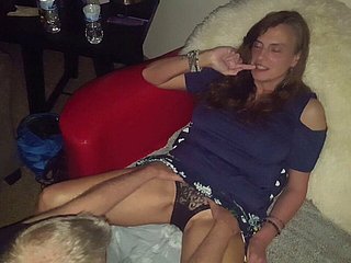Meu amigo lambe minha esposa em vários orgasmos