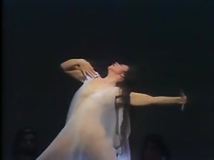 الرقص عاريا في الأوبرا