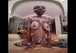 VRConk Geile afrikanische Prinzessin liebt es, weiße Jungs take VR-Pornos zu ficken