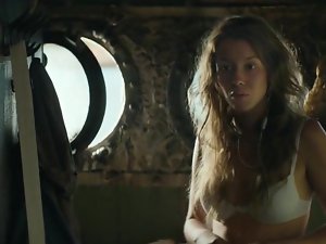 Irina Starshenbaum - Chyornaya voda (2017) escena de sexo