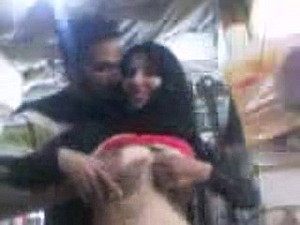 sharmota hidżab Egipt naciskając na różowym titty brodawki