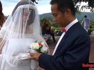 समारोह के बाद पति सही पर एशियाई दुल्हन धोखा